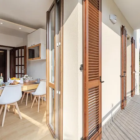 The Nest Between E Bellagio Apartment *